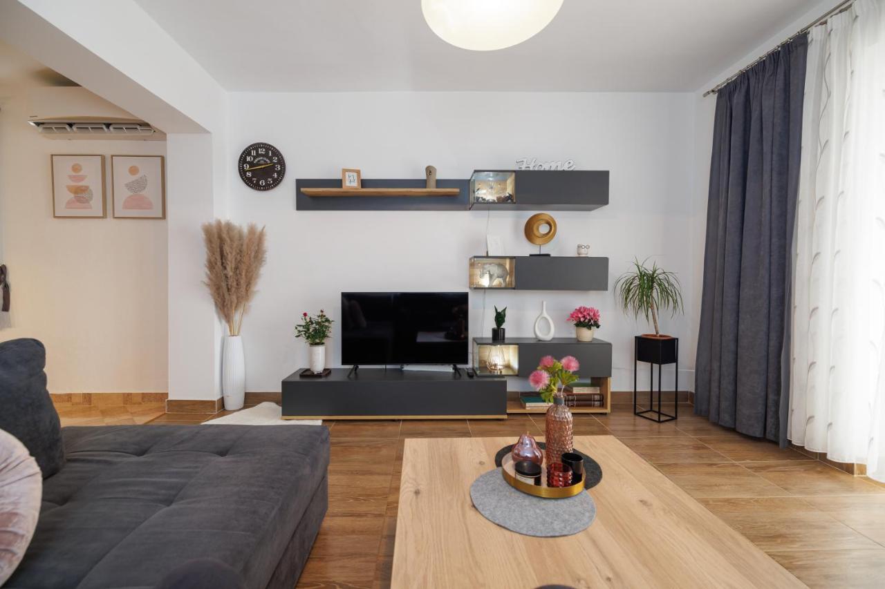 Spacious And Modern App With Big Terrace Малинська Екстер'єр фото