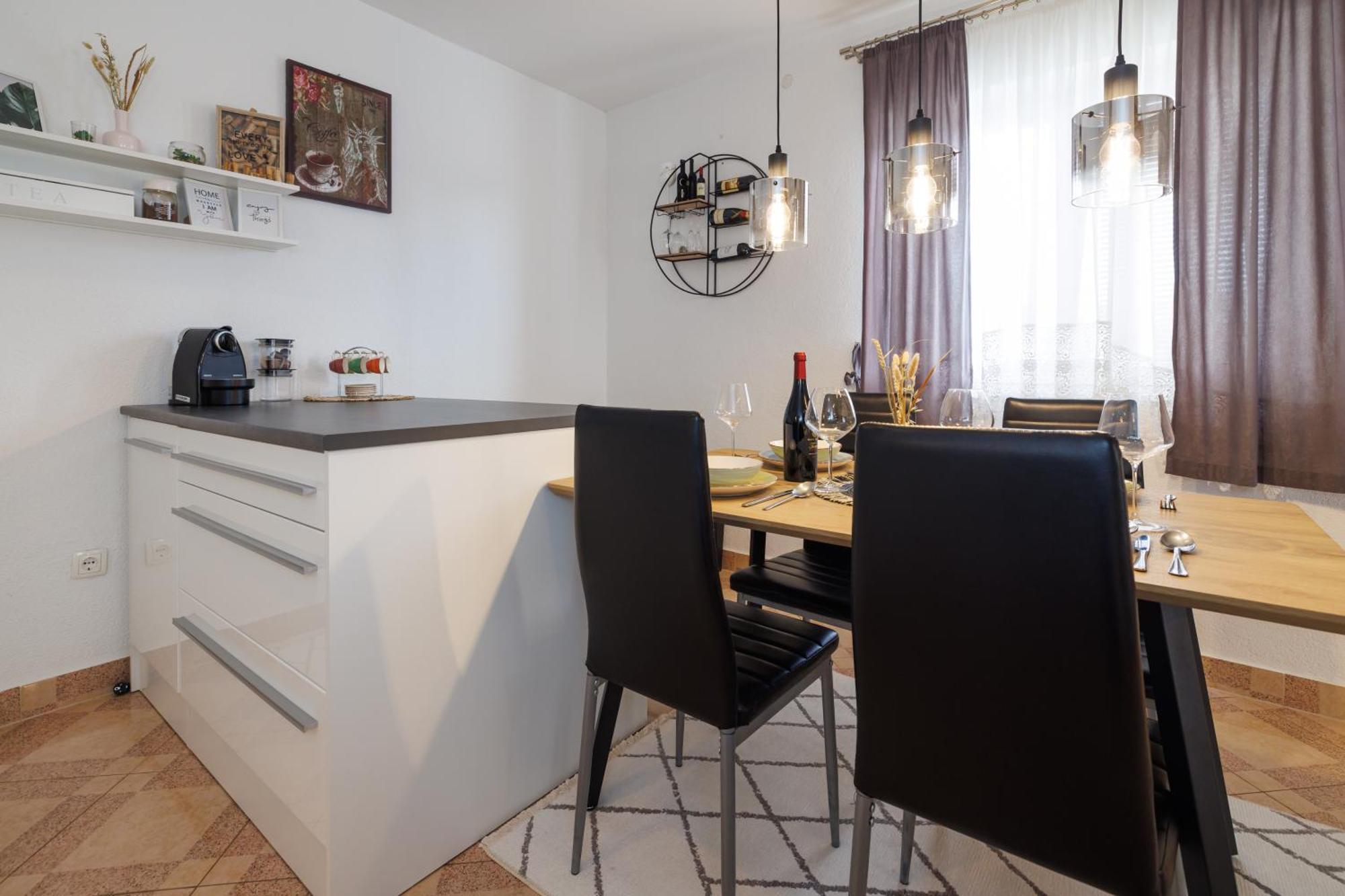 Spacious And Modern App With Big Terrace Малинська Екстер'єр фото